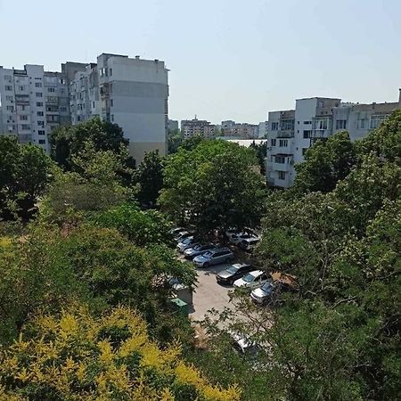 Welcome To Daisy Sunny Place! Apartment Varna Bagian luar foto