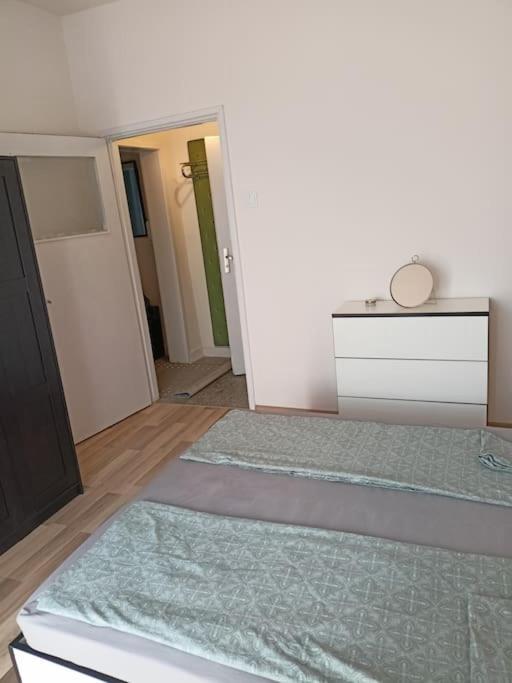 Welcome To Daisy Sunny Place! Apartment Varna Bagian luar foto