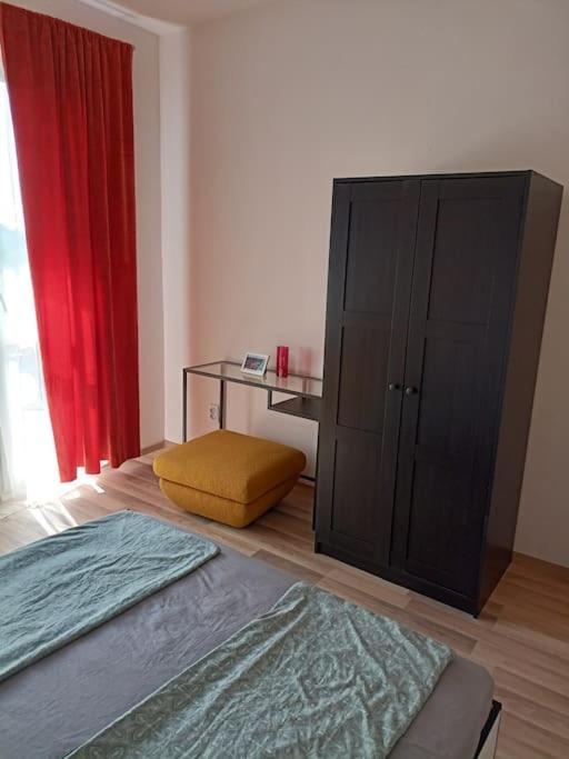 Welcome To Daisy Sunny Place! Apartment Varna Bagian luar foto