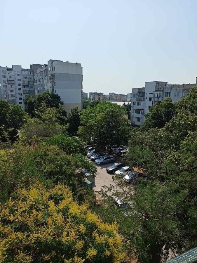 Welcome To Daisy Sunny Place! Apartment Varna Bagian luar foto